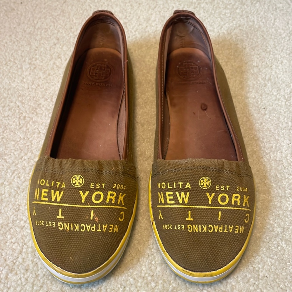Tory Burch Traveller NYC slip on canvas sneaker Sz 8.5 army green / yellow